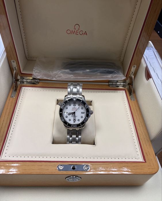 Продаж годинників Omega Speedmaster