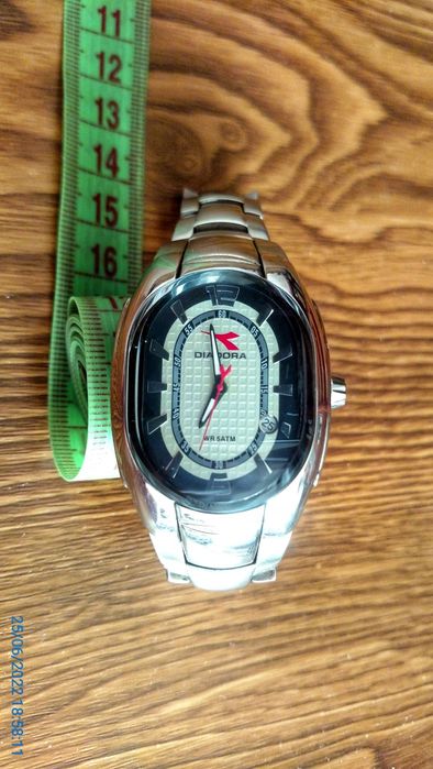 Наручные часы от итальянского бренда по спорту- Diadora.