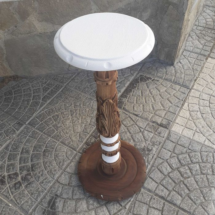 mesa de apoio pequena restaurada
