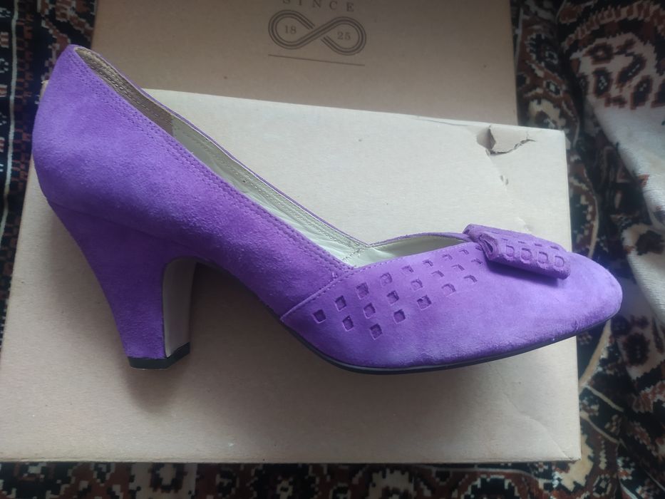 Продам туфлі замшеві