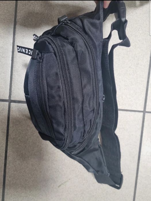 Czarna nerka duża 4 suwaki