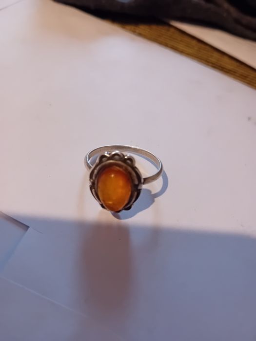 Srebrny pierścionek z bursztynem vintage