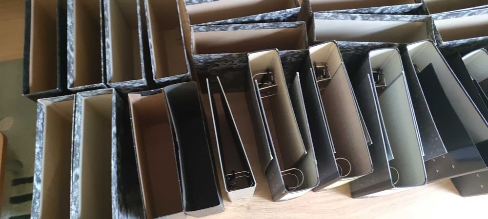 Pastas / Capas A4 de arquivo com caixa em bom estado