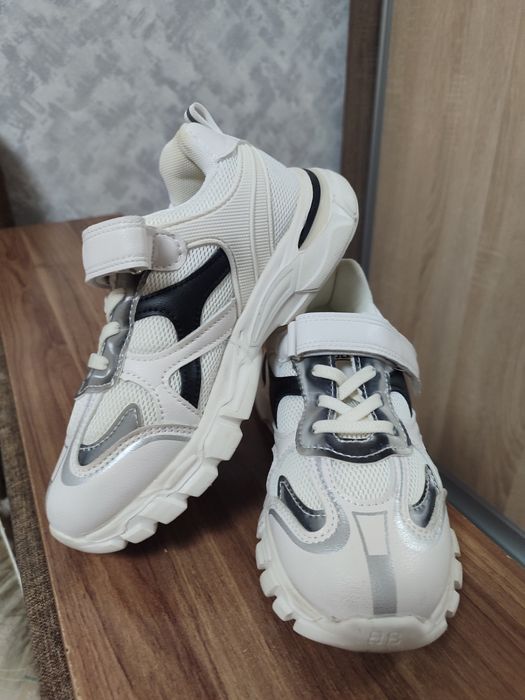 Кроссовки для девочки