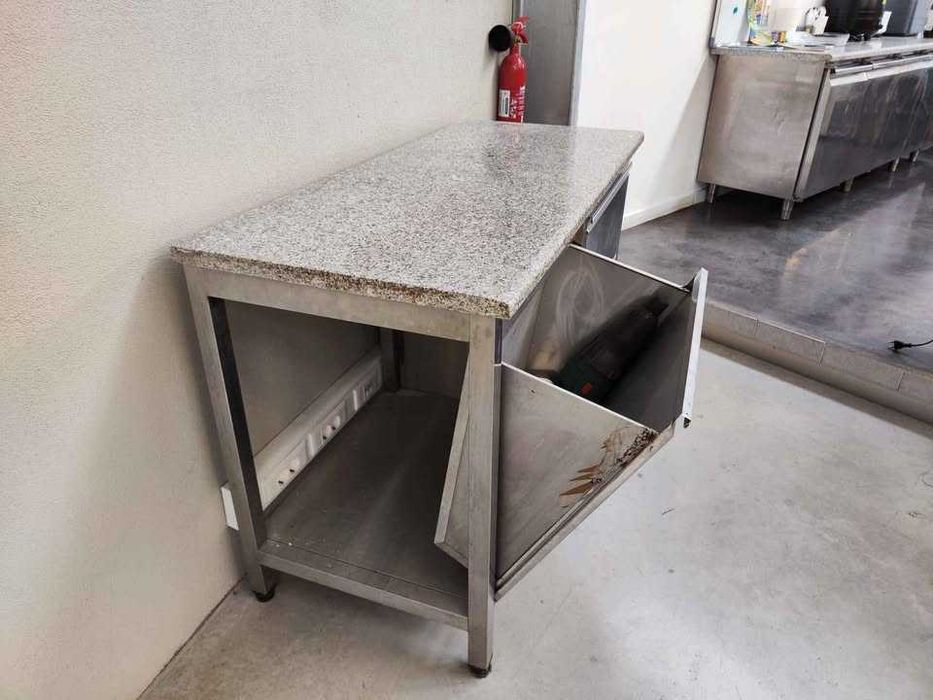 Bancada inox com 2 gavetas e tulha