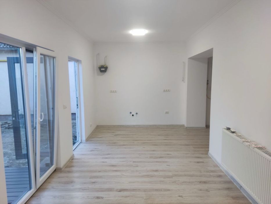 Берегове центр продається будинок, в центрі міста