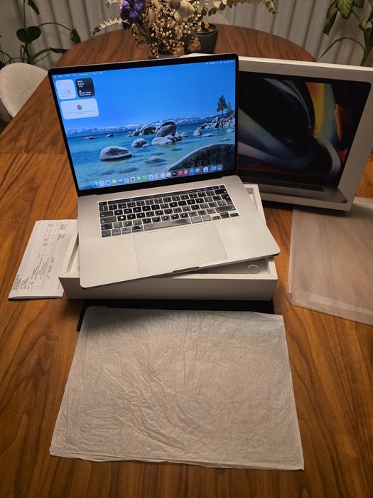 MacBook Pro 16" 2019 16GB 512GB. Troca/retoma. Fatura (2400€). TouchBar