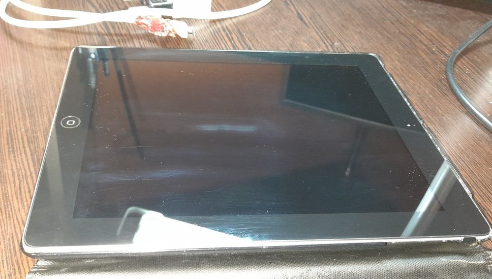 Планшет iPad 16GB Model A1395