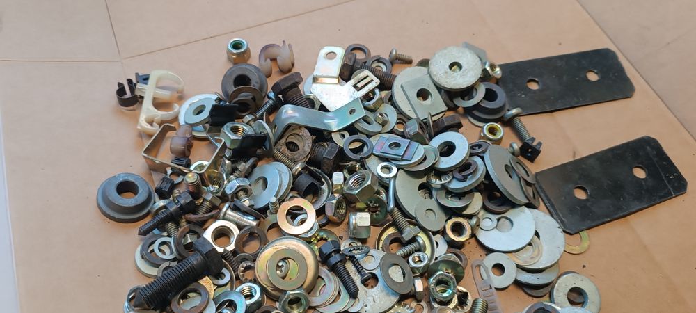 Fiat 126p worek różnicowy podkładki, nakrętki, tulejki, spinki kilkase