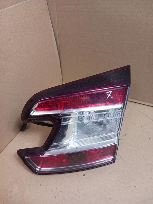 . LAMPA PRAWA W KLAPE RENAULT MEGANE III KOMBI