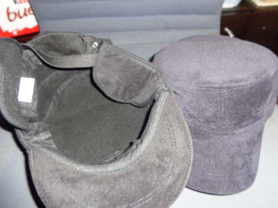 Czapka nowa ze sztruksu z daszkiem z regulacją