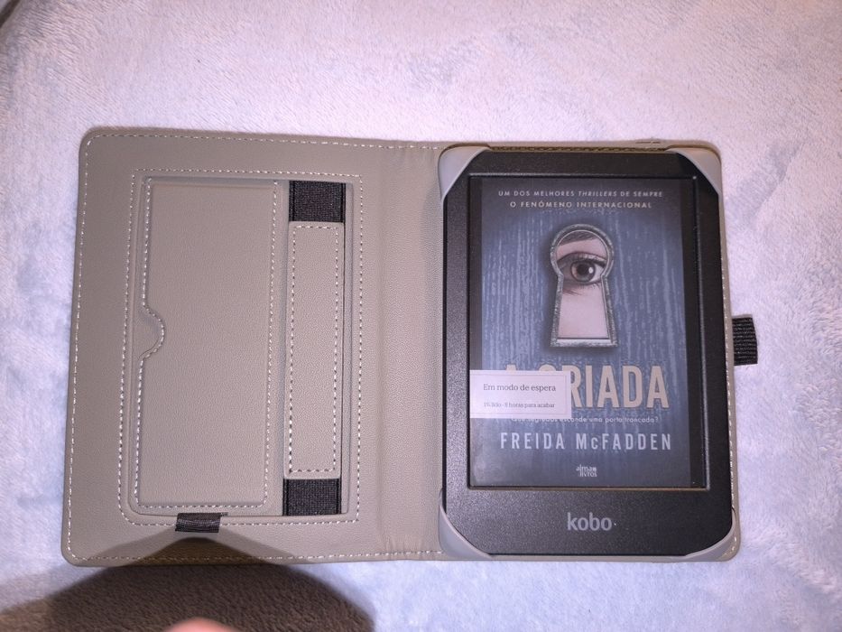 Kobo Clara Color com 2 capas incluídas