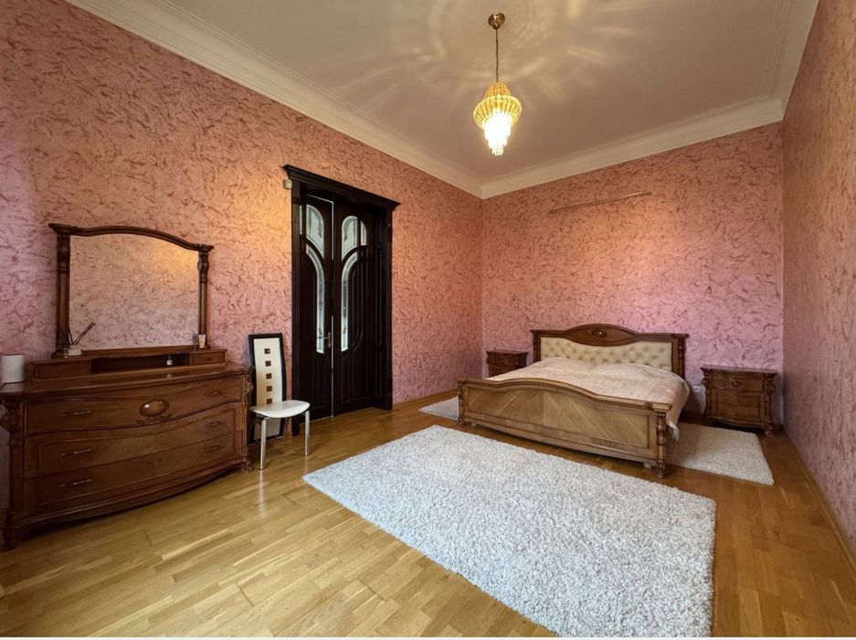 Здам   район Кварцу ( ресторану Ріволі ) 5-кімнат