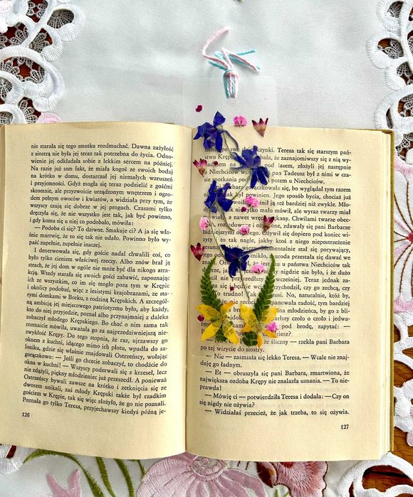 Zakładka do książki z suszonymi kwiatami 3 sztuki