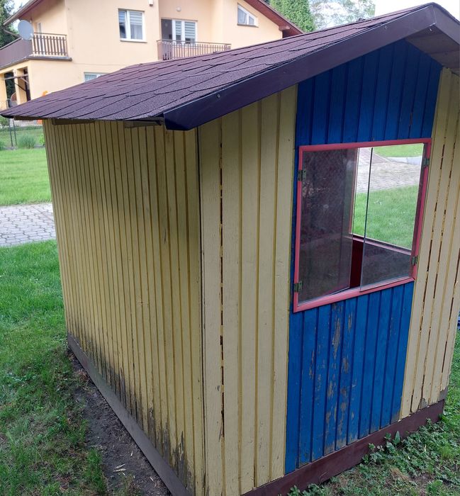 Drewniany domek ogrodowy dla dzieci