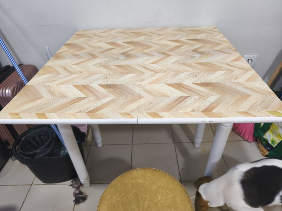 Mesa de cozinha e 3 bancos