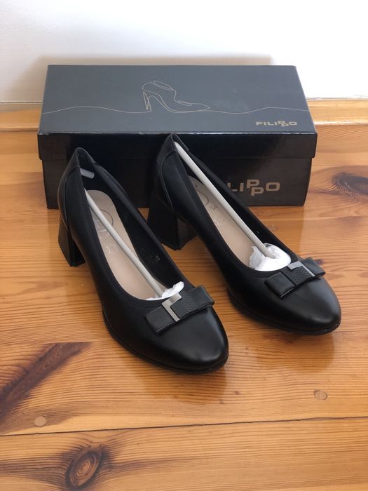Buty na niskim słupku