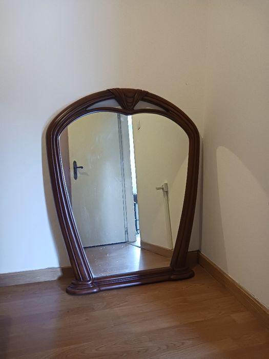 Espelho grande de madeira