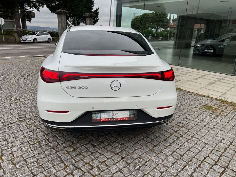Mercedes-Benz EQE 300 Electric Art