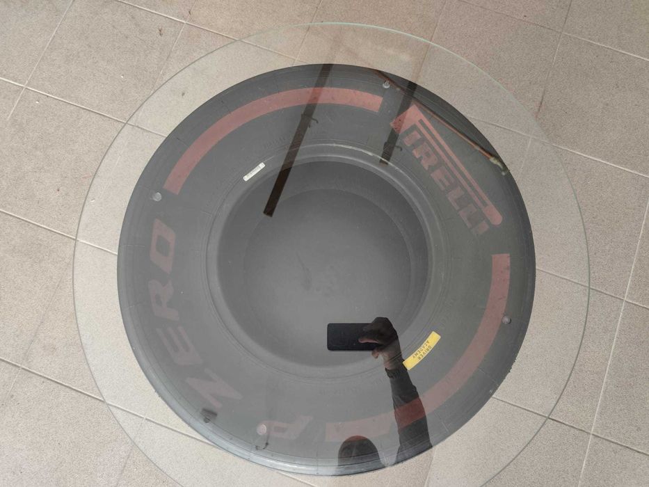 Mesa de centro, pneu Corrida, Pirelli P ZERO