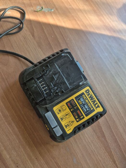 Ładowarka dewalt 1104