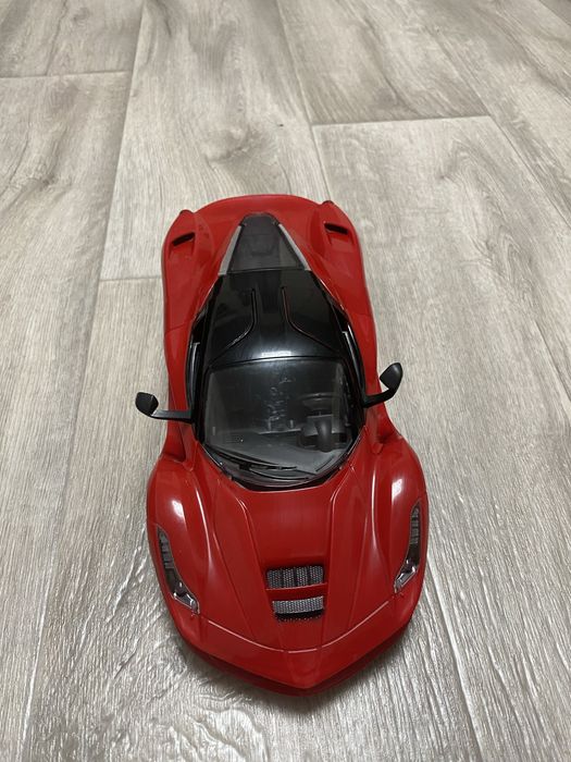 Машинка на радіокеруванні