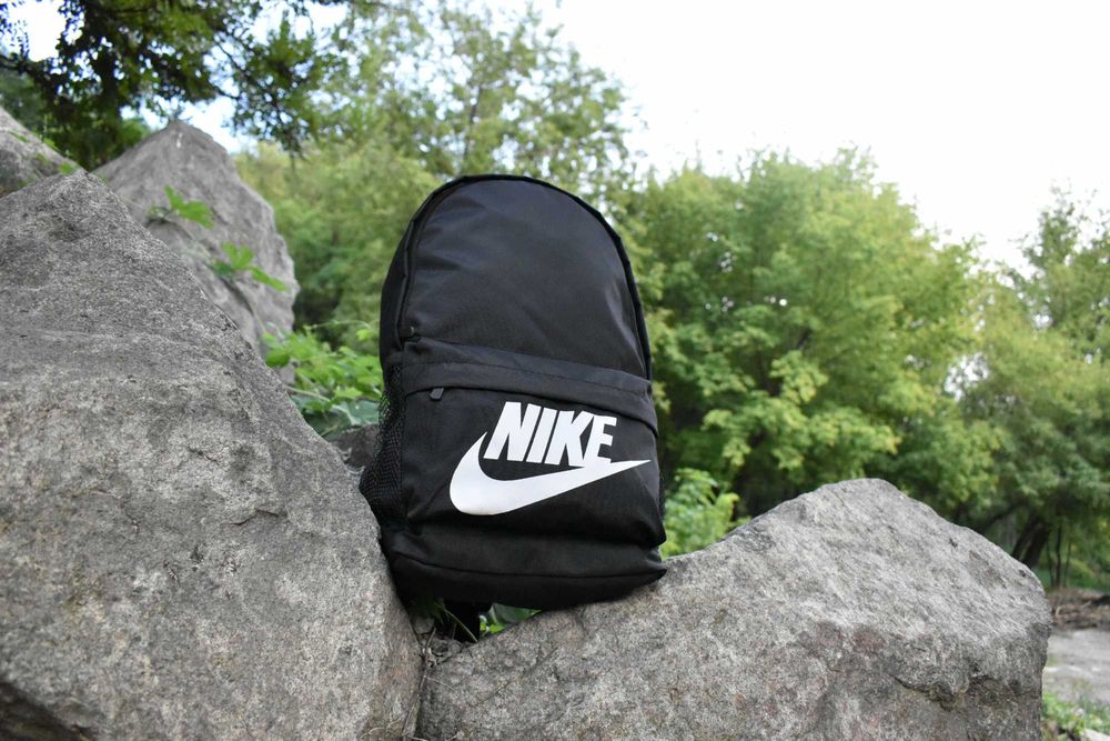 Универсальный рюкзак Nike - чёрный, лёгкий, удобный для города