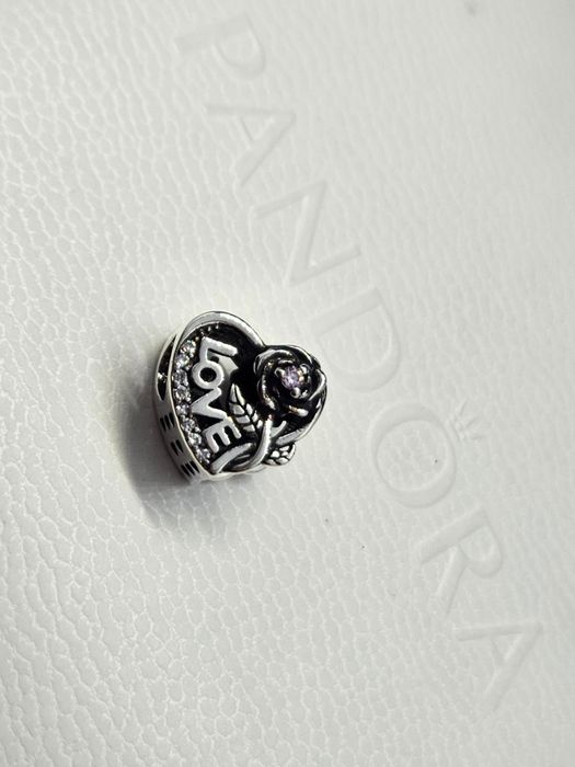 Nowy charms serce z różą – Srebro 925, napis Love