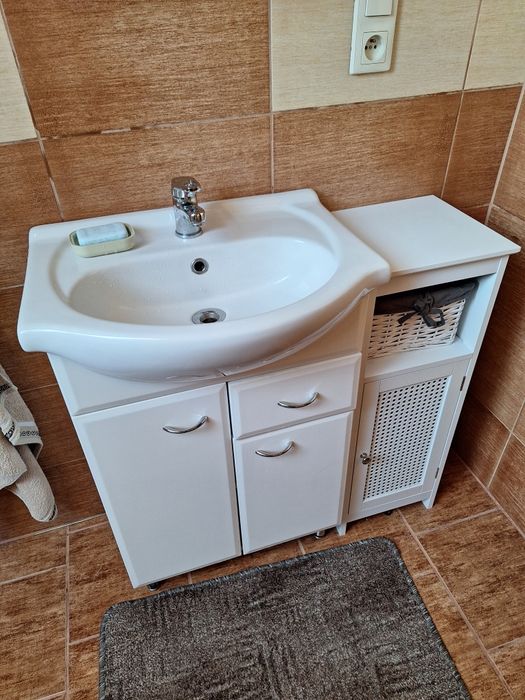 Szafka z umywalką  plus szafka słupek