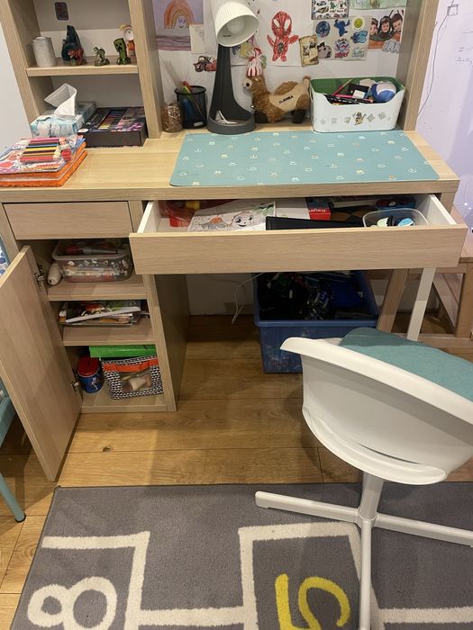 Biurko ikea micke z nadstawką lampka biurkowa  gratis