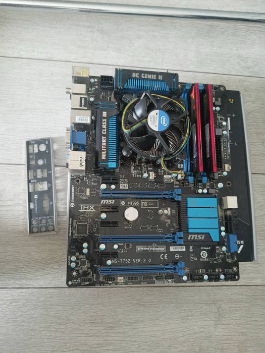 Комплект : процесор , материнська плата і памʼять