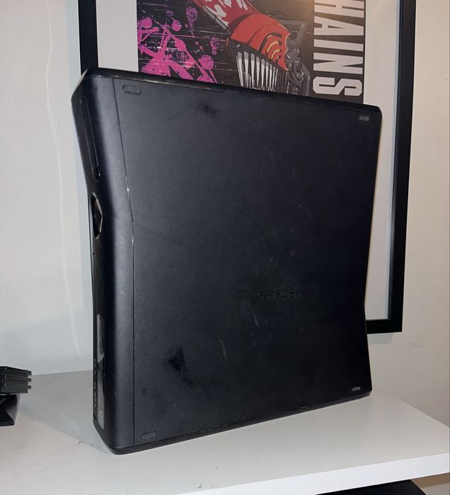 Xbox 360 slim,com cabos de alimentação e video.
