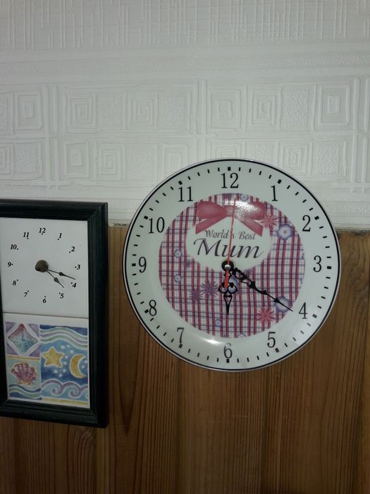 Часы настенные .(на тарелке)