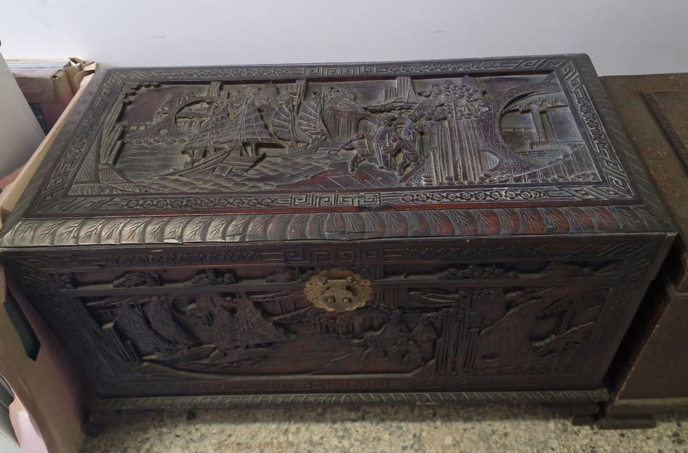 Arca chinesa em madeira maciça