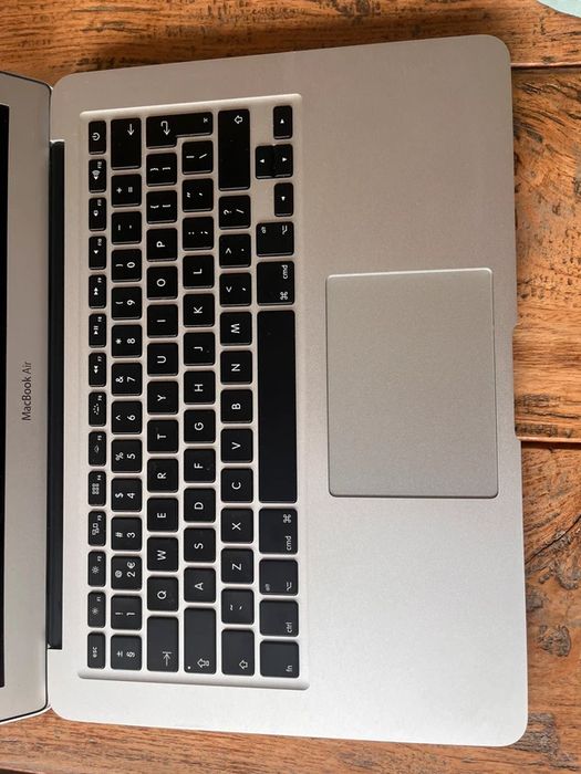 Apple MacBook Air 13-inch (2017) 128 GB com Carregador