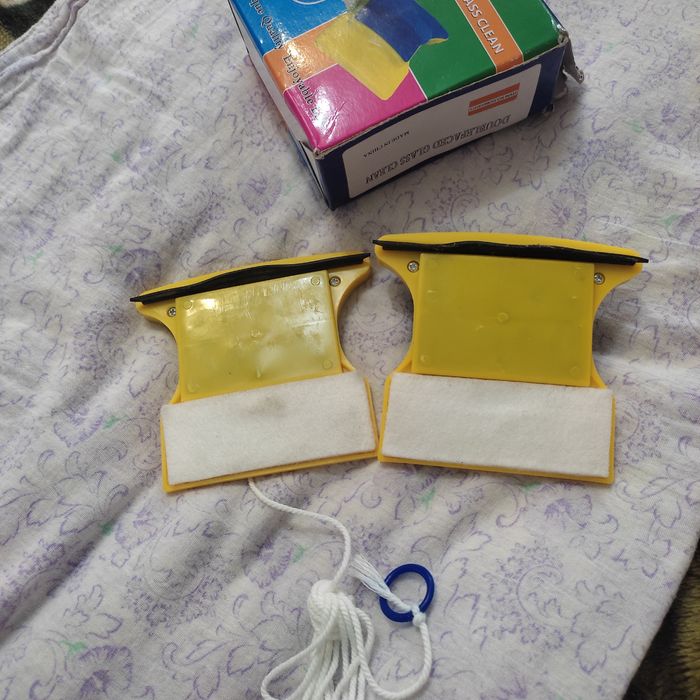 Магнітна щітка для миття вікон