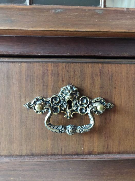 Móvel de Sala Clássico em Madeira com Vitrine