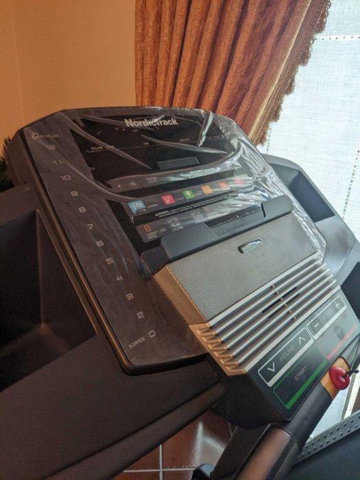 NordicTrack Treadmill – Excellent Condition, Like New64730082903298123