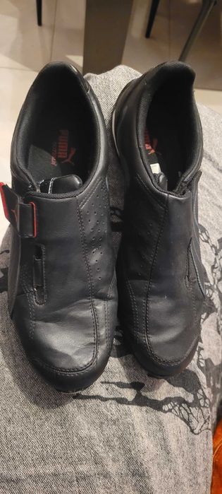 Ténis Pretos da marca Puma , tamanho 41.