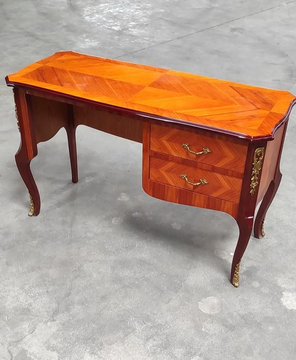 Piękne intarsjowane biurko Ludwikowskie