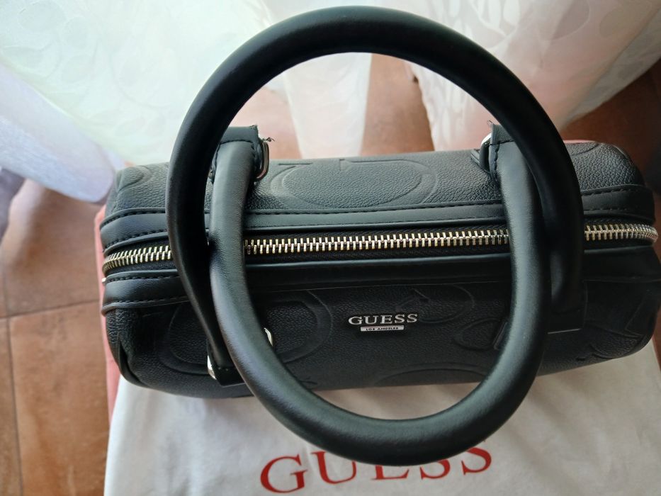 Mala preta Guess com alça amovível