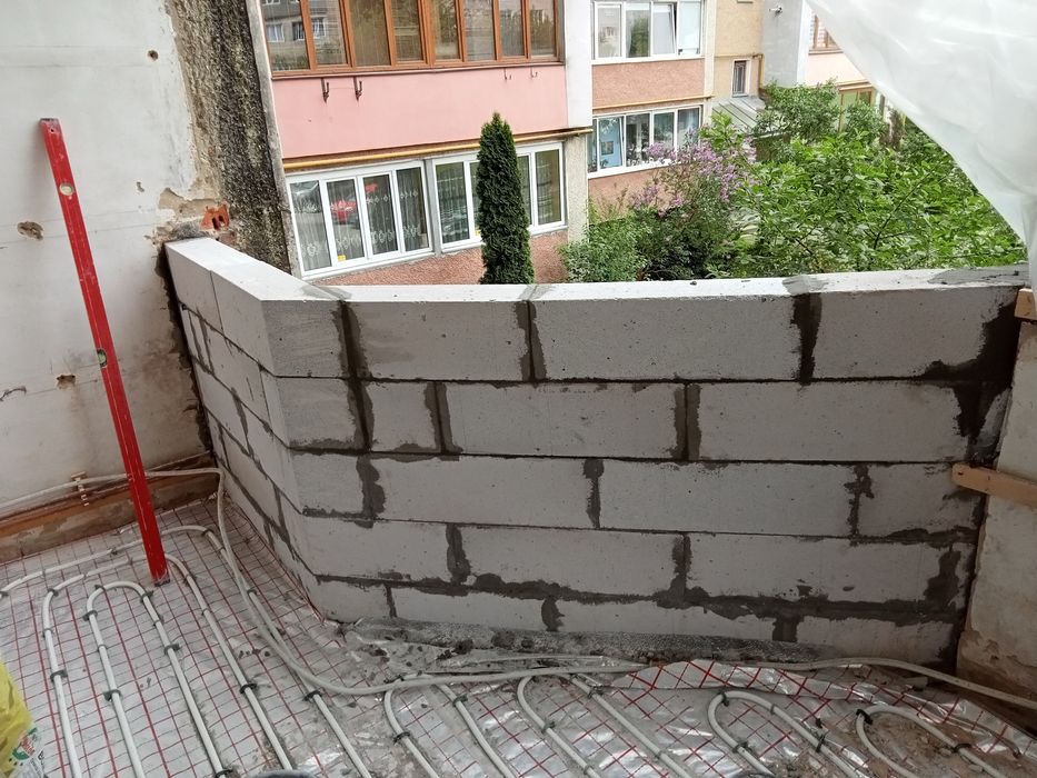 Мурування стін,  штукатурка.