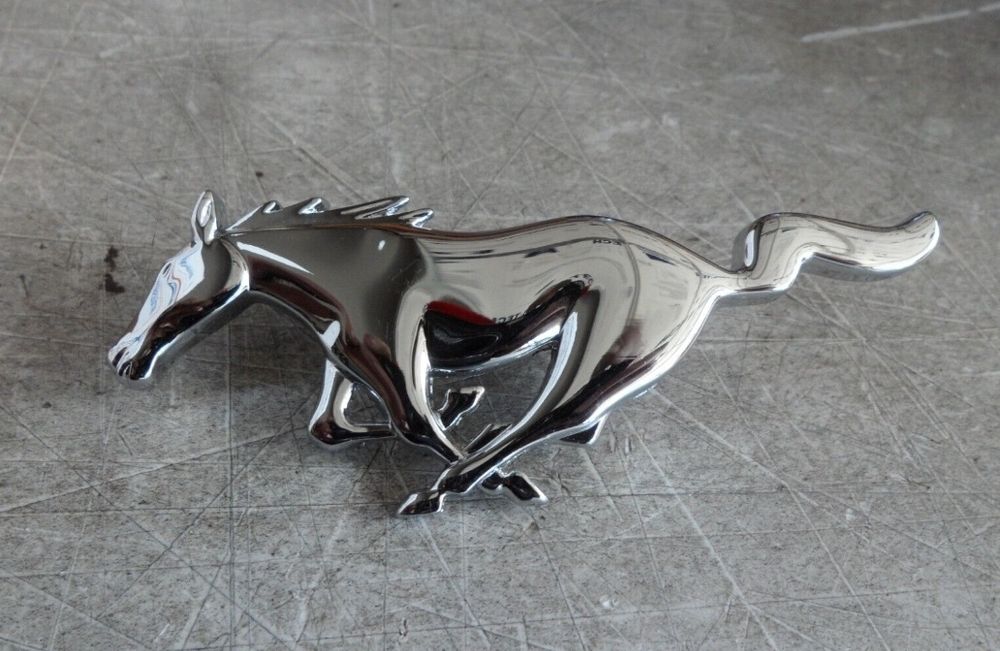 Nowy emblemat znaczek Mustang konik srebrny czarny