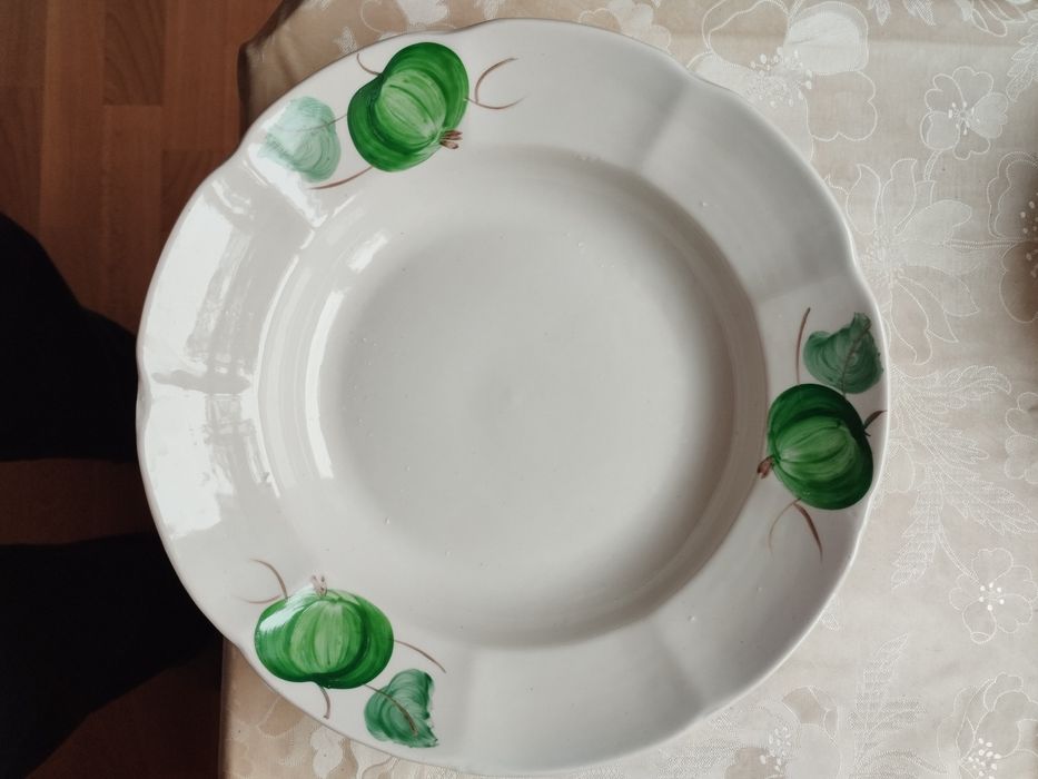 Продам тарілки глибокі і мілкі