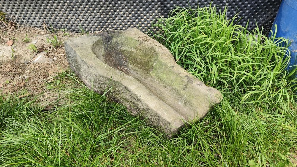 Kamienny spływy pod rynnę