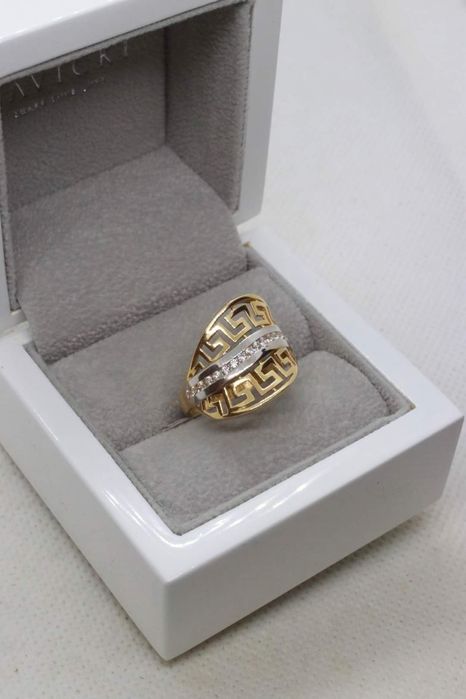 Okazały Złoty Pierścionek Grecki Wzór z Cyrkoniami i Białym Złotem