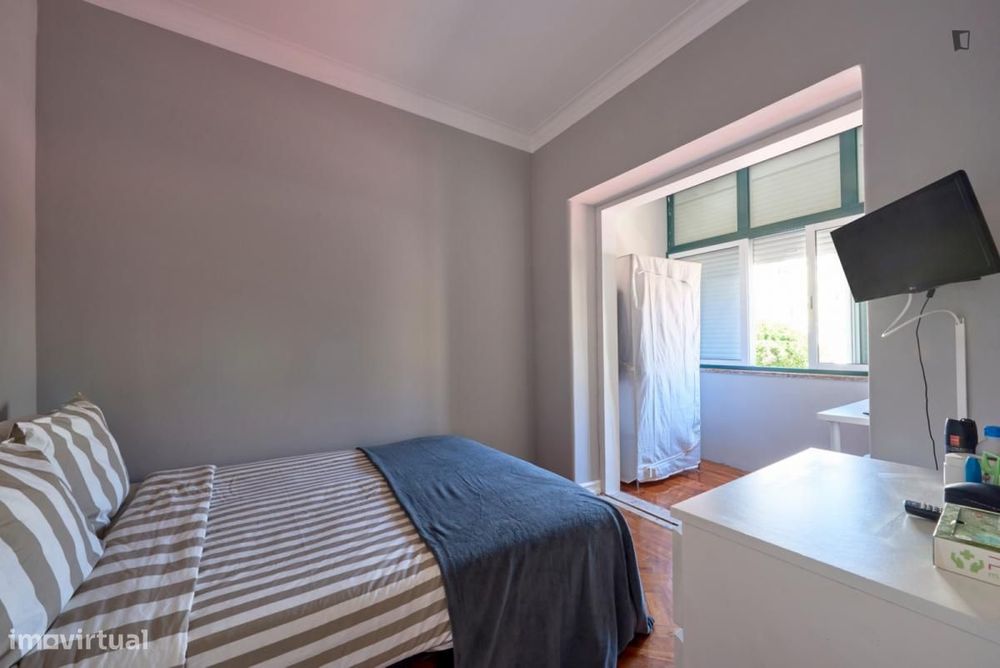 Quarto - localizado em Amadora Lisbon
