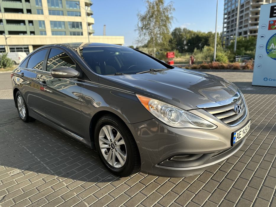 Hyundai Sonata 2014 року.