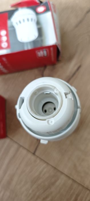 2 głowice termostatyczne Danfos React RA click