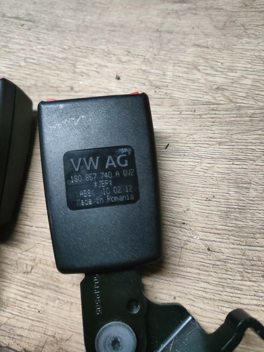 Volkswagen UP zapinki zapięcia pasów tył